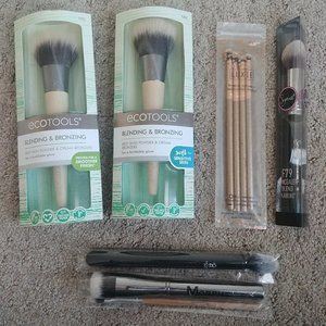 NEW - Makeup Brush Bundle